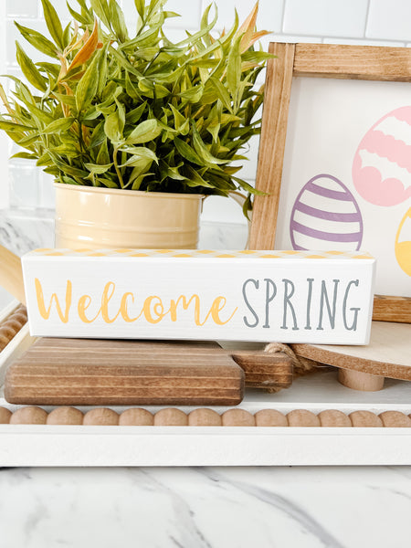 Welcome Spring Yellow Sitter